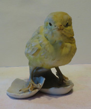 SCULPTURE STATUE  PORCELAINE AK KAISER 506  POUSSIN SORTANT DE SA COQUILLE