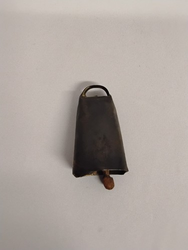 Cloche ancienne avec battant - cloche,
