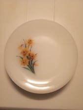 lot de 7 assiettes plates en arcopal modèle jonquilles