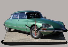 Voiture ancienne DS 21 en horloge sur socle 03