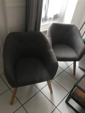 2 Fauteuils en tissu gris, pied en bois 