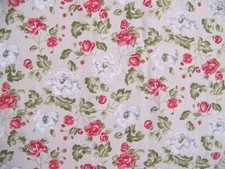COUPON DE TISSU FLEURS TONS ROUGE VERT FOND BEIGE FICELLE - 70 cm x 120 -TIS 36