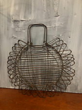ANCIEN JOLI  PANIER A SALADE PLIABLE EN FILS DE FER, OU A OEUFS?