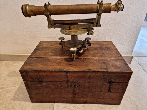 Ancien theodolite par henri - ancien,