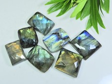 Pierre précieuse octogonale