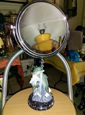 Ancien Miroir sur pied dauphin Grossissant ( univers trade 1968 )
