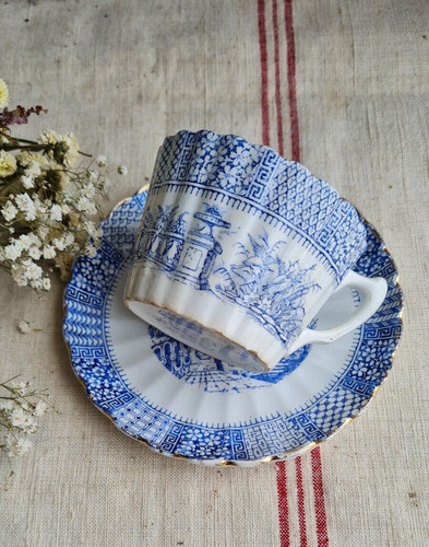 Ancienne tasse sous a - ancienne,