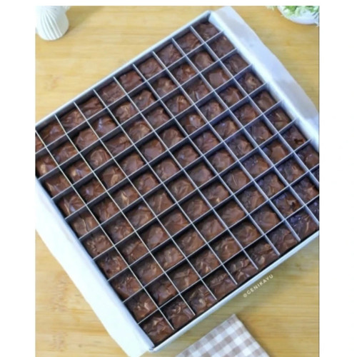 Commercial 100 slot brownie - 100,