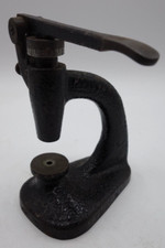 presse/ potence à chasser les pierres . outil horlogerie ancien. swiss