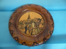 PETITE ASSIETTE EN BOIS  SCENE