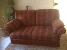  canape 2 places et 1fauteuil en tissus couleur brique et or