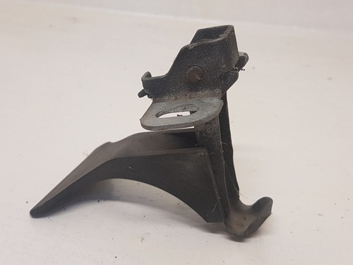 Attache extérieur capot
