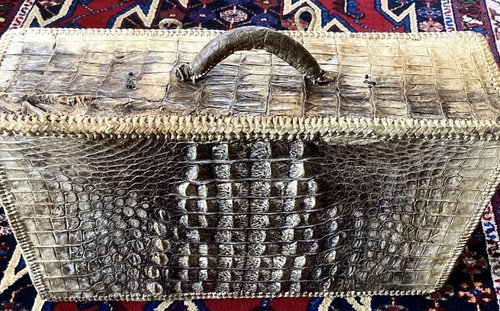 Très ancienne valise - très,