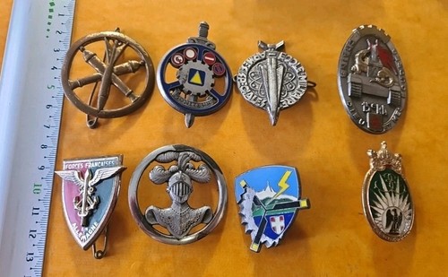 Lot insignes militaires à - insignes,