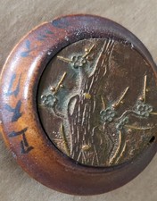 Netsuke Manju Kagamibuta. Bois