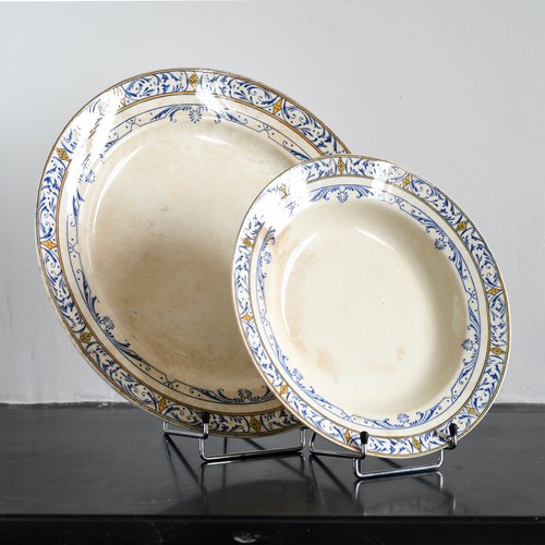 Ancien plat rond assiette