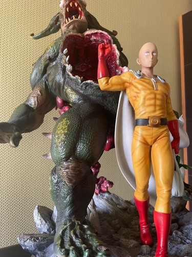 One punch man - man, statue