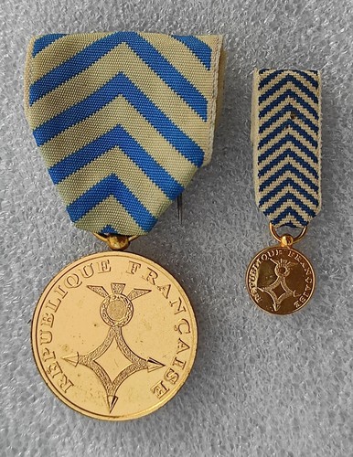 Medaille afrique nord - , +