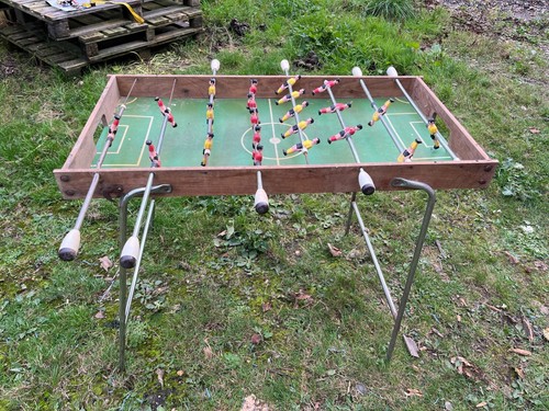 Baby foot vintage sur - sur, pied