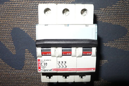 Disjoncteur triphase 10a - disjoncteur,