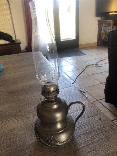 Ancienne lampe pétrole - ancienne,