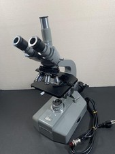 Microscope biologique