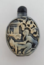 [ CURIOSA ] Petit flacon à opium gravé de scènes de vie  :)