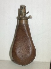 Poire à Poudre. XIXème. Modèle Type «BOSCHE Paris ».Cuir et Laiton.Bec Pivotant