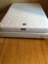 Ensemble sommier + matelas tapissier avec pieds Epéda 140x 190