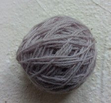 Rare ancienne toute petite pelote de laine 4 grs broderie - tricot