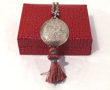 Porte clé artisanal en argent massif signature  Guy Cohen pompon vieux rose