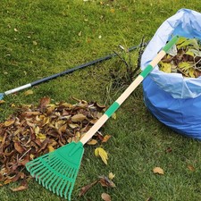 Râteau à feuilles en