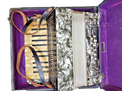 Hohner accordion full size - ~accordion., ~full-size