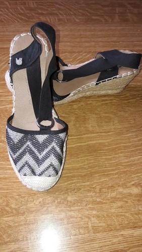 Pieds noir gris - nu-pieds,