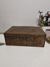Chocolat Menier .Boîte fer dorée. Ancienne. Boite tôle Vintage
