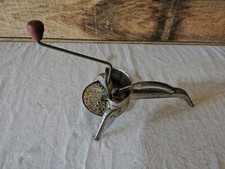 ANCIENNE RAPE A FROMAGES