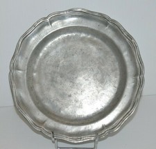 -ASSIETTE LOUIS XV ETAIN  XVIIIe marquée d'un C au dos en CREUX Collection déco