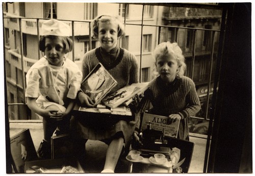 Enfants sur balcon - enfants, le