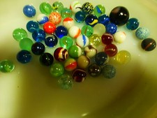 50 perles en verre pour jeu ou artisanat = jolie couleur