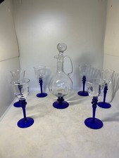 ANCIEN CARAFE ET 6 VERRES A PIED BLEU