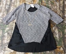 ONE STEP UP white/black lace detail short sleeve blouse w necklace,girl M 10/12