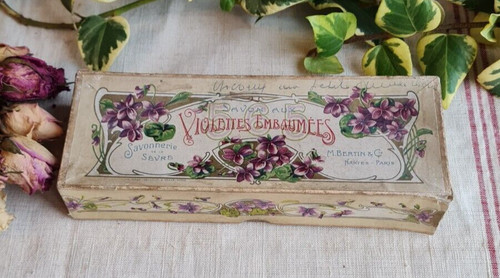 Ancienne boite savons sevre - de,