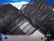 Dentelle ancienne noire en