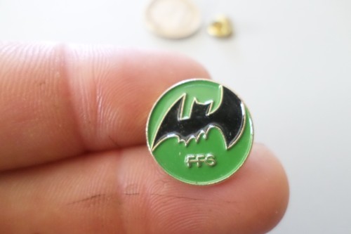Rare badge pin - pin, broche