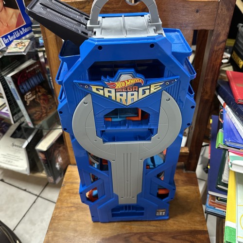 Hot wheels mega garage play - wheels,