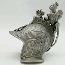 Casque miniature en étain