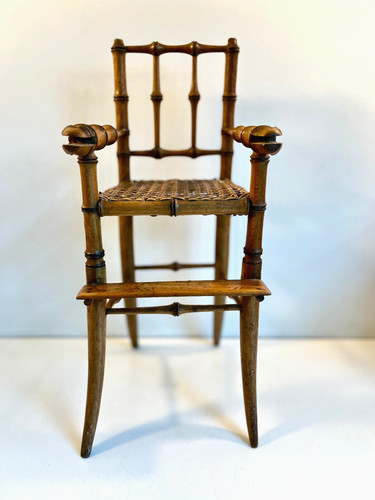 Belle petite chaise haute - haute, de