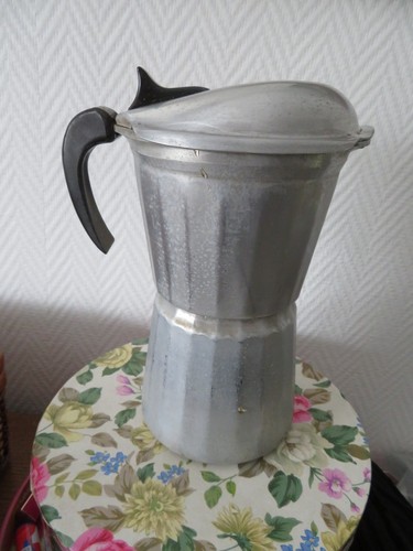 Ancienne cafetiere l - cafetiere, a