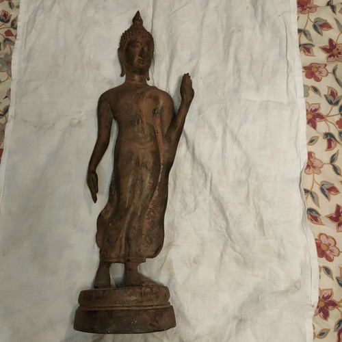Grand bouddha debout main - grand,