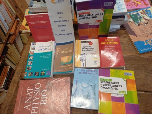 Lot livres soins infirmiers - 10,